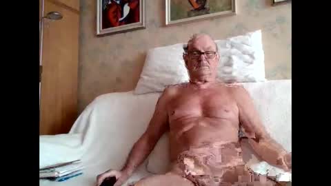 Snapshot of apony58 chatting on 09/21/25, 01:24 Adam online show from 09/21/25, 01:24