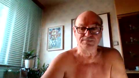 Snapshot of apony58 chatting on 10/29/25, 06:04 Adam online show from 10/29/25, 06:04