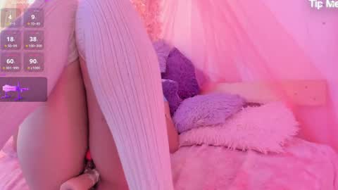 Snapshot of apple_of_pleasure chatting on 10/04/25, 02:48 Lily online show from 10/04/25, 02:48