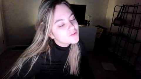 Snapshot of appleyummybuns chatting on 10/29/25, 12:51 appleyummybuns online show from 10/29/25, 12:51