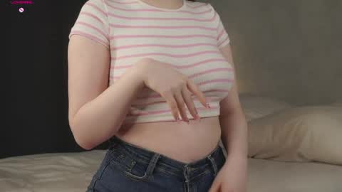 Snapshot of approche_toi_petite chatting on 04/19/26, 12:59 Meghan online show from 04/19/26, 12:59