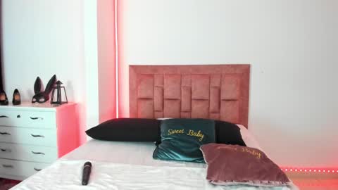 Snapshot of april_collinsxx chatting on 02/22/25, 02:06 april collinsxx online show from 02/22/25, 02:06