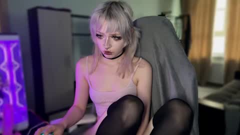 Snapshot of aprilcutie chatting on 07/10/26, 05:15 april online show from 07/10/26, 05:15