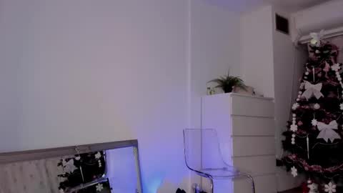 Laura online show from 11/27/25, 06:43