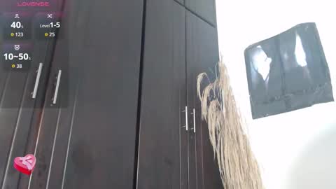          online show from 10/23/25, 01:10