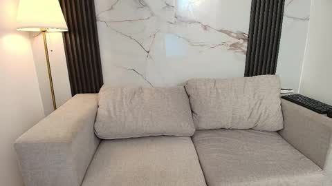 Snapshot of aprillross chatting on 12/15/25, 12:31 aprillross online show from 12/15/25, 12:31