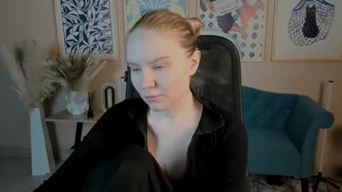 Snapshot of aprilserenity chatting on 09/10/25, 02:00 April. All year round. online show from 09/10/25, 02:00