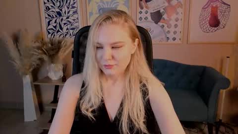 Snapshot of aprilserenity chatting on 09/11/25, 01:17 April. All year round. online show from 09/11/25, 01:17