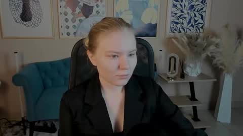 Snapshot of aprilserenity chatting on 10/24/25, 02:30 April. All year round. online show from 10/24/25, 02:30