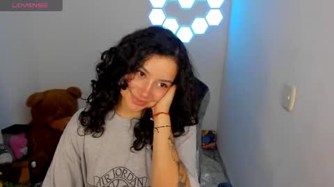 Snapshot of aqua_emilly chatting on 04/13/26, 11:43 aqua emilly online show from 04/13/26, 11:43