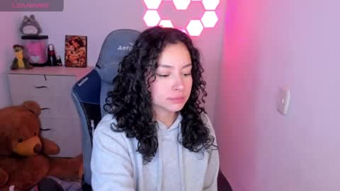 Snapshot of aqua_emilly chatting on 04/20/26, 11:28 aqua emilly online show from 04/20/26, 11:28