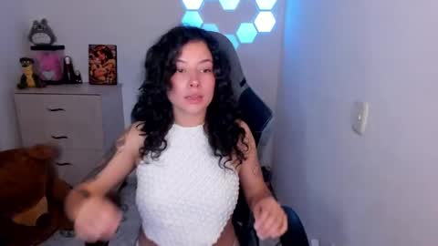 Snapshot of aqua_emilly chatting on 05/02/26, 10:59 aqua emilly online show from 05/02/26, 10:59