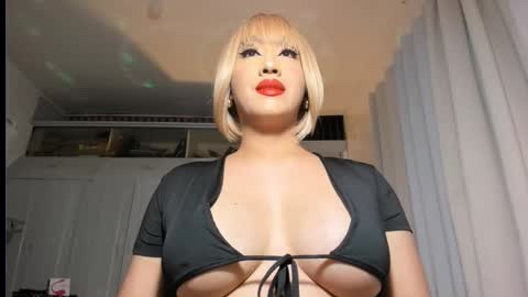 Snapshot of aqueenofcumxx chatting on 09/14/25, 08:19 Alicia online show from 09/14/25, 08:19