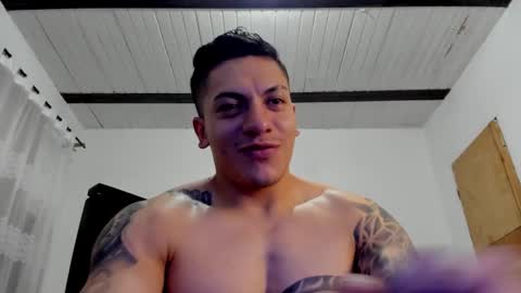 Snapshot of aquiles_51 chatting on 12/30/24, 02:42 Jonathan online show from 12/30/24, 02:42
