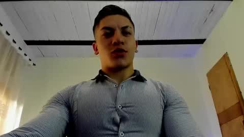 Snapshot of aquiles_51 chatting on 02/05/25, 10:33 Jonathan online show from 02/05/25, 10:33