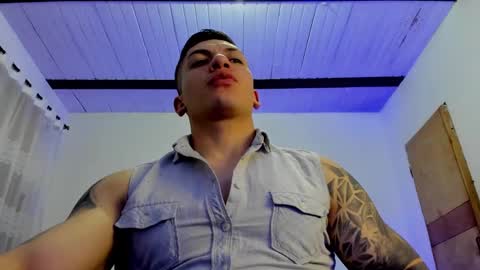Snapshot of aquiles_51 chatting on 02/13/25, 01:19 Jonathan online show from 02/13/25, 01:19