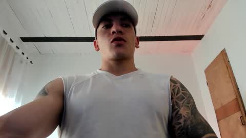 Snapshot of aquiles_51 chatting on 02/25/25, 07:25 Jonathan online show from 02/25/25, 07:25