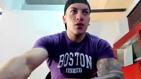 Snapshot of aquiles_51 chatting on 09/25/25, 08:12 Jonathan online show from 09/25/25, 08:12