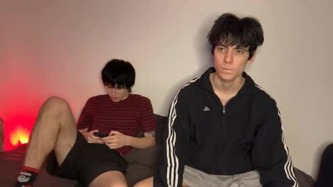 Snapshot of ar1zze chatting on 01/07/26, 09:39 zik and kris online show from 01/07/26, 09:39