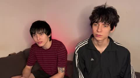 Snapshot of ar1zze chatting on 01/12/26, 11:21 zik and kris online show from 01/12/26, 11:21