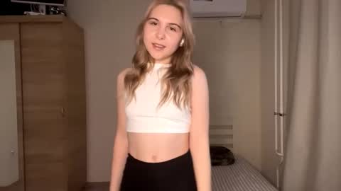 Emi online show from 11/12/25, 01:22