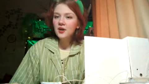 Snapshot of aracelisisofo chatting on 07/14/26, 10:21 Sarah online show from 07/14/26, 10:21