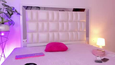 Snapshot of aradia_01 chatting on 12/31/24, 05:33 online show from 12/31/24, 05:33