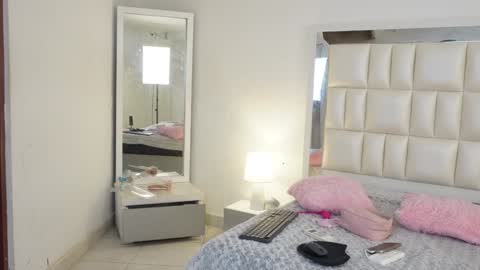 Snapshot of aradia_01 chatting on 02/07/25, 07:40 online show from 02/07/25, 07:40