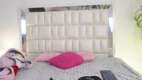 Snapshot of aradia_01 chatting on 02/23/25, 04:50 online show from 02/23/25, 04:50