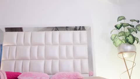 Snapshot of aradia_01 chatting on 02/26/25, 08:04 online show from 02/26/25, 08:04