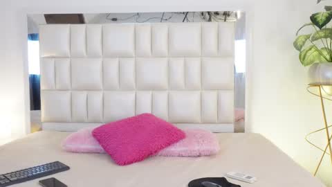 Snapshot of aradia_01 chatting on 03/02/25, 06:16 online show from 03/02/25, 06:16