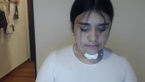 Snapshot of aralynmielle chatting on 10/19/25, 08:15 Aralyn  online show from 10/19/25, 08:15