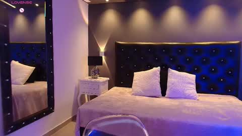 IGLondon mj2 online show from 11/13/25, 08:52