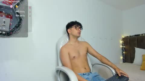 Snapshot of archie_77 chatting on 12/15/25, 07:29 Archie online show from 12/15/25, 07:29