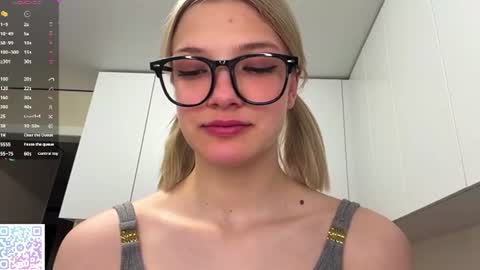 Caroline online show from 06/10/26, 04:17