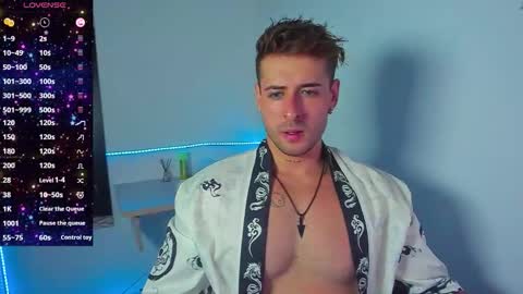 Snapshot of ares_blue chatting on 10/20/25, 01:11 ares blue online show from 10/20/25, 01:11