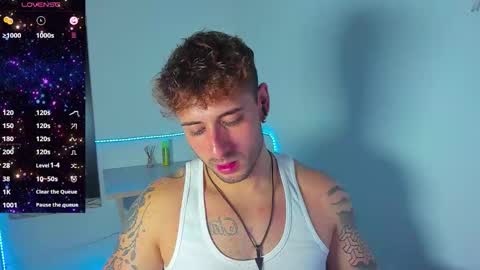 Snapshot of ares_blue chatting on 10/22/25, 01:22 ares blue online show from 10/22/25, 01:22