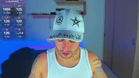 Snapshot of ares_blue chatting on 11/18/25, 11:14 ares blue online show from 11/18/25, 11:14