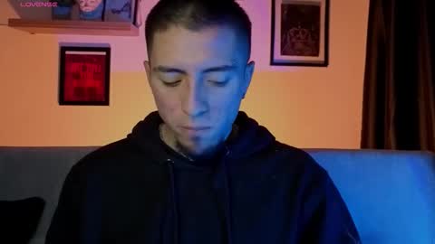 Snapshot of aresmassimox chatting on 11/15/25, 04:10 Mateo online show from 11/15/25, 04:10