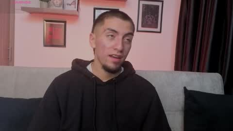 Snapshot of aresmassimox chatting on 11/19/25, 05:18 Mateo online show from 11/19/25, 05:18