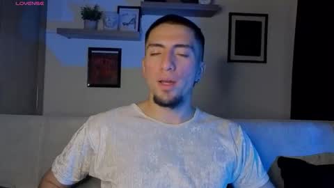 Snapshot of aresmassimox chatting on 11/20/25, 01:39 Mateo online show from 11/20/25, 01:39