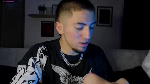 Snapshot of aresmassimox chatting on 11/21/25, 02:21 Mateo online show from 11/21/25, 02:21