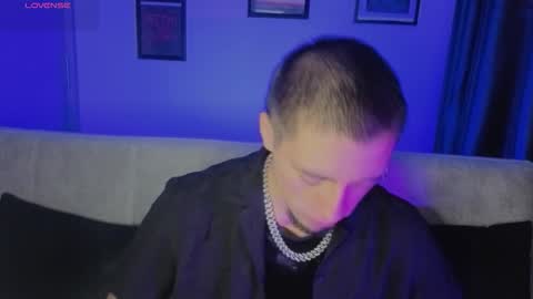 Snapshot of aresmassimox chatting on 11/28/25, 03:42 Mateo online show from 11/28/25, 03:42