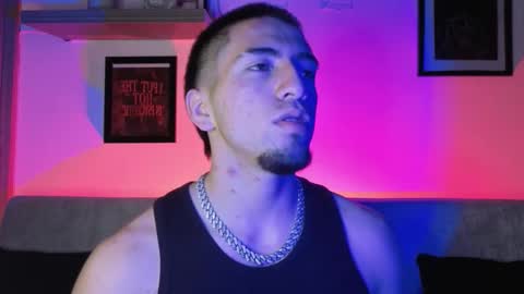 Snapshot of aresmassimox chatting on 12/16/25, 04:17 Mateo online show from 12/16/25, 04:17