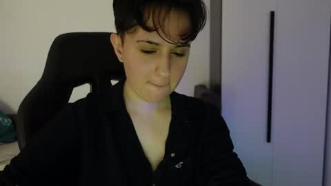 Snapshot of aresnoir chatting on 04/25/26, 07:00 AresNoir online show from 04/25/26, 07:00