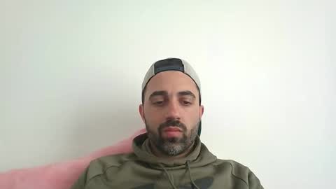 Snapshot of arg31 chatting on 10/30/25, 05:13 arg31 online show from 10/30/25, 05:13