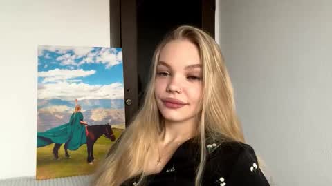 Amelia online show from 12/05/25, 08:23