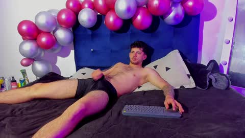 Snapshot of ari_and_loggan chatting on 12/17/24, 12:34 Ari and loggan online show from 12/17/24, 12:34