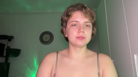 Snapshot of ari_crystal chatting on 03/05/26, 04:14 ari_crystal online show from 03/05/26, 04:14