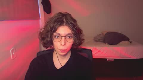 Snapshot of ari_dom_femboy chatting on 01/11/26, 10:04 Ari online show from 01/11/26, 10:04